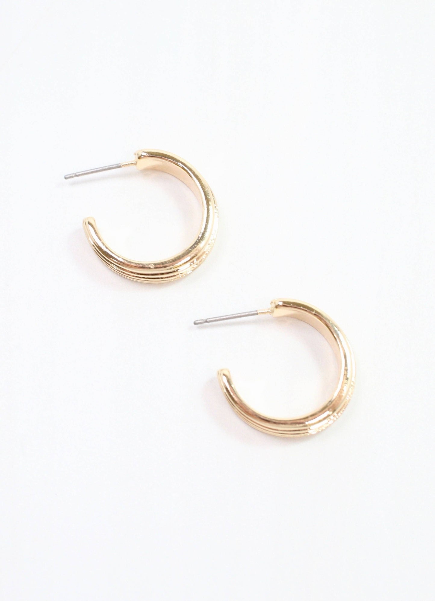 Fisher Ribbed Hoop Earring Gold: Default