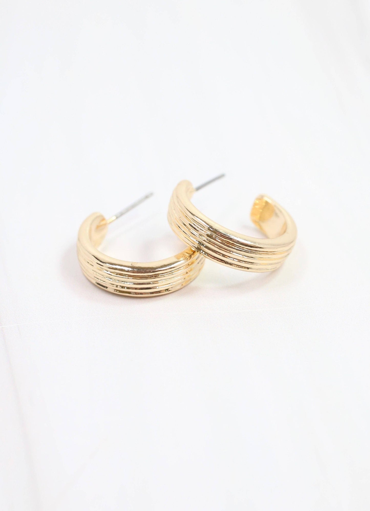Fisher Ribbed Hoop Earring Gold: Default
