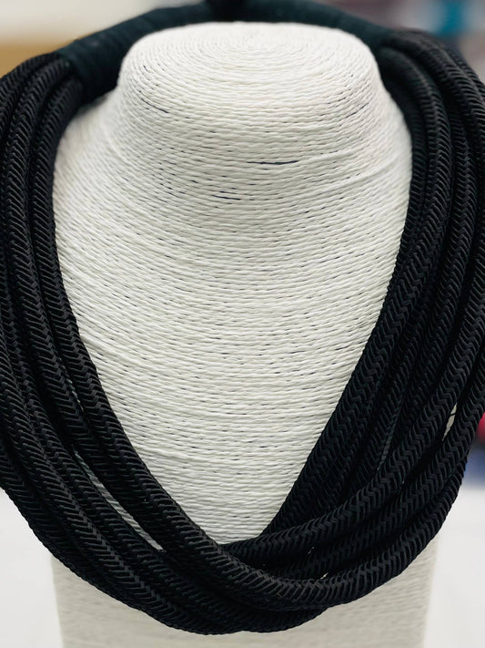 Strand Necklace (black)