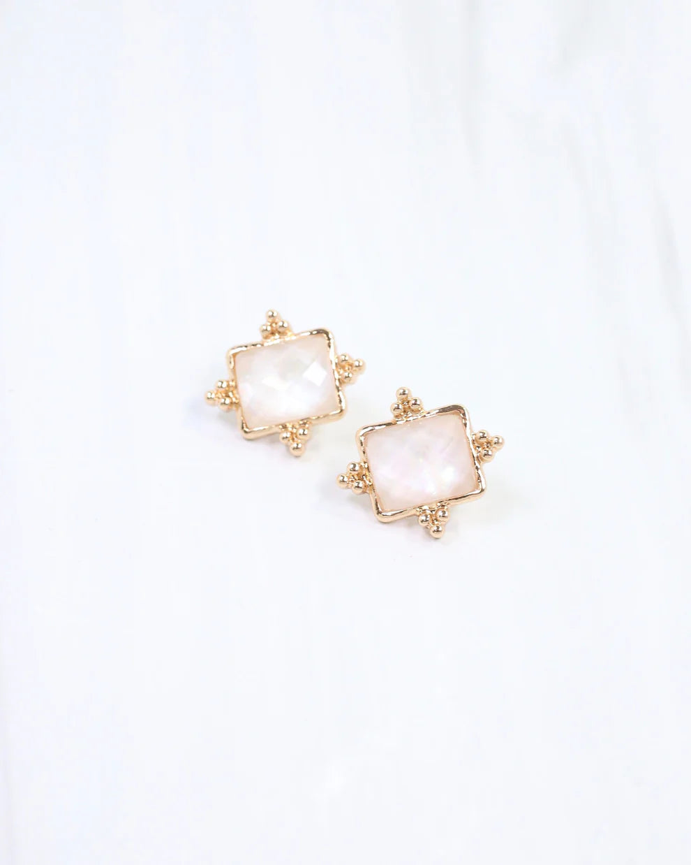 Kerang Square Stud Earring White