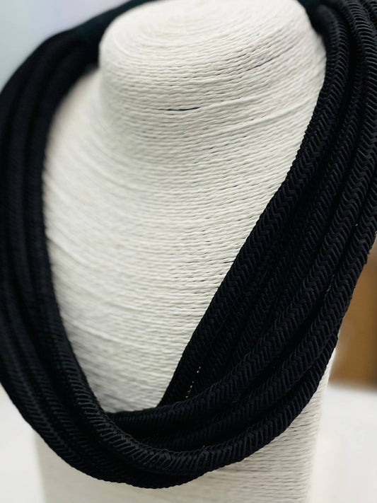 Strand Necklace (black)